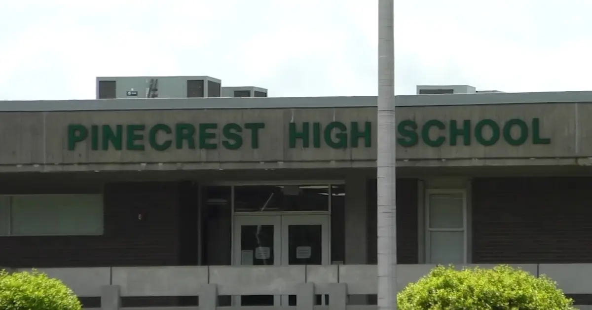 How Stabbing Outside Pinecrest Hs Leaves The Student In Critical Condition